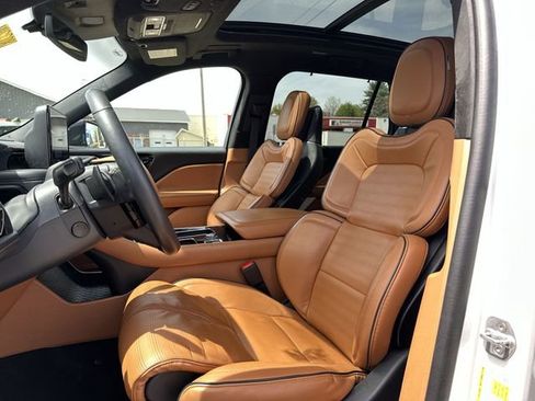 Used 2025 Lincoln Aviator Black Label w/ Black Label Special Edition AWD/4WD image 15