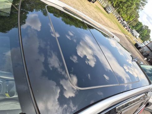 Used 2017 Nissan Rogue SL w/ SL Premium Package image 16