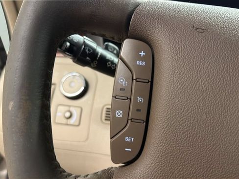 Used 2006 Cadillac DTS w/ Sun And Sound Package FWD image 16