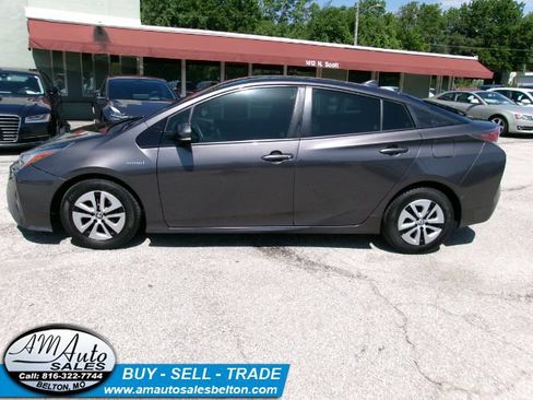 Used 2018 Toyota Prius Two w/ Prius Two Safety Plus Package FWD image 2