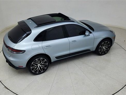 Used 2025 Porsche Macan image 81