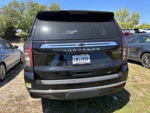 Used 2023 Chevrolet Suburban LT image 7