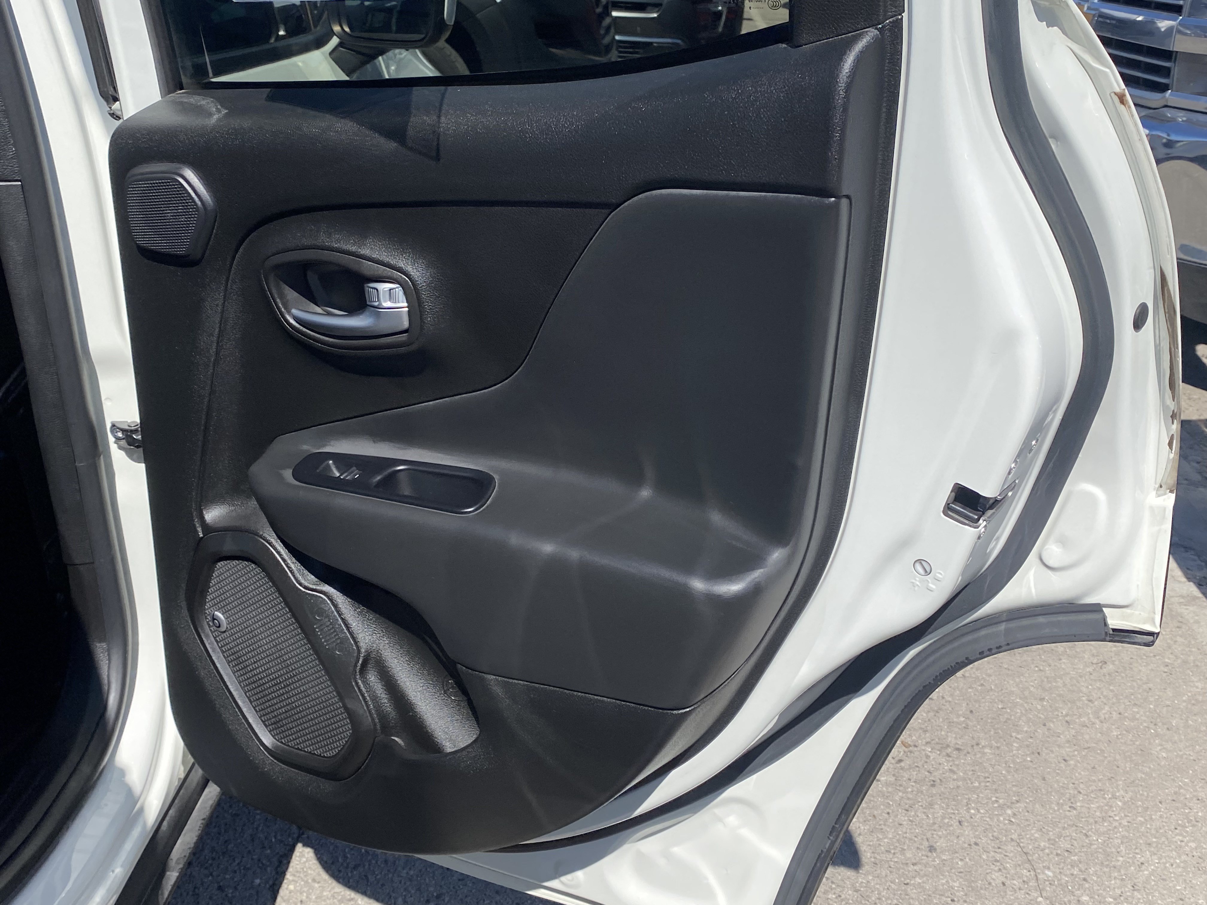 Used 2019 Jeep Renegade Altitude w/ Quick Order Package 22M FWD image 17