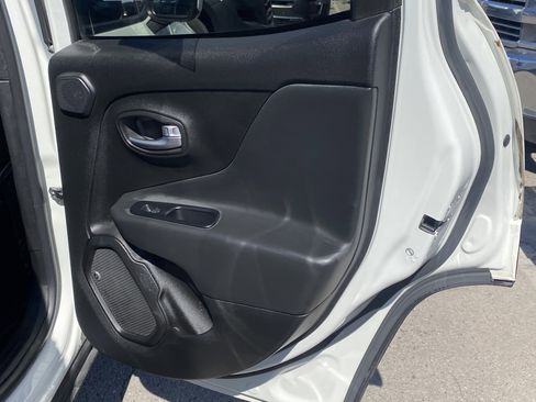 Used 2019 Jeep Renegade Altitude w/ Quick Order Package 22M image 17