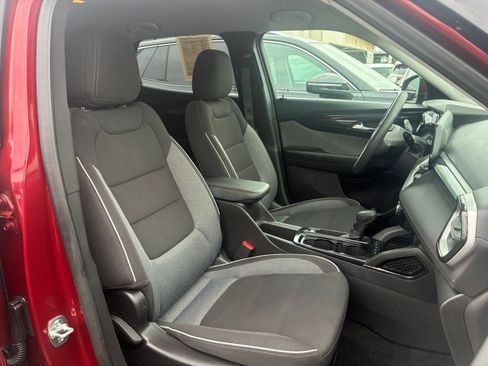 Used 2025 Chevrolet TrailBlazer LT FWD image 30