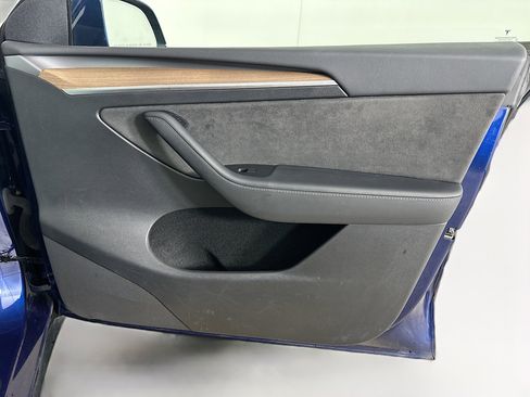 Used 2023 Tesla Model Y Long Range AWD/4WD image 32