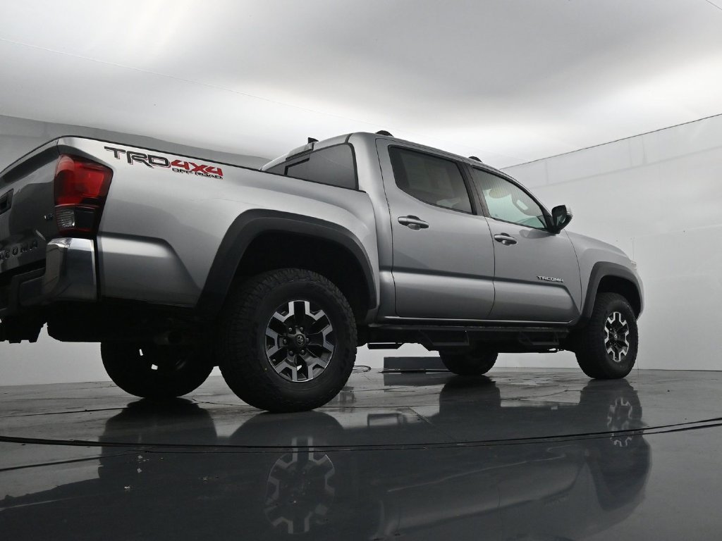 Used 2019 Toyota Tacoma TRD Off-Road AWD/4WD image 36