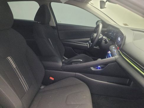 Used 2024 Hyundai Elantra SEL FWD image 21