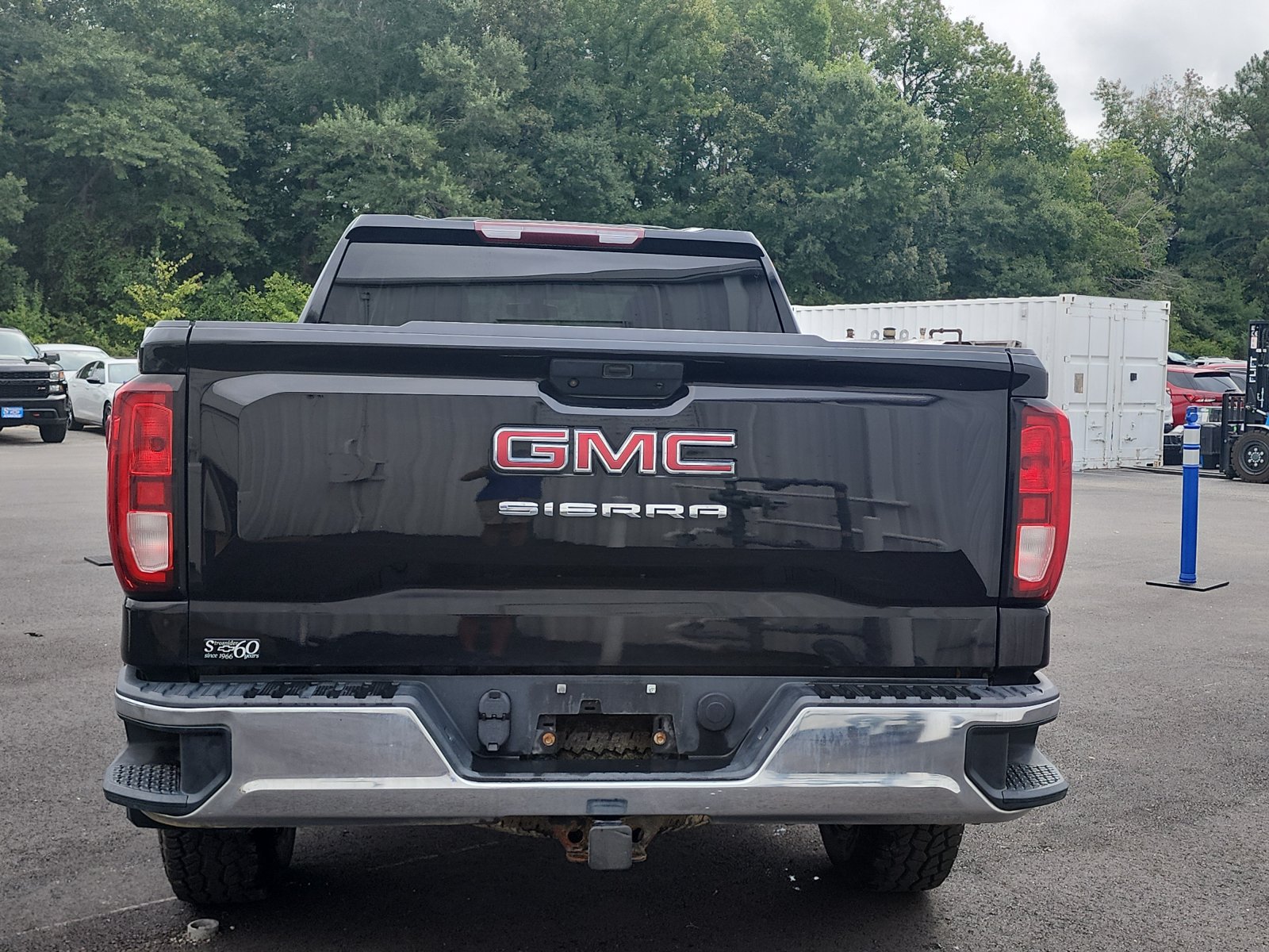 Used 2019 GMC Sierra 1500 4x4 Crew Cab w/ Convenience Package image 4