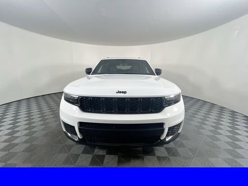 New 2025 Jeep Grand Cherokee L Altitude image 3