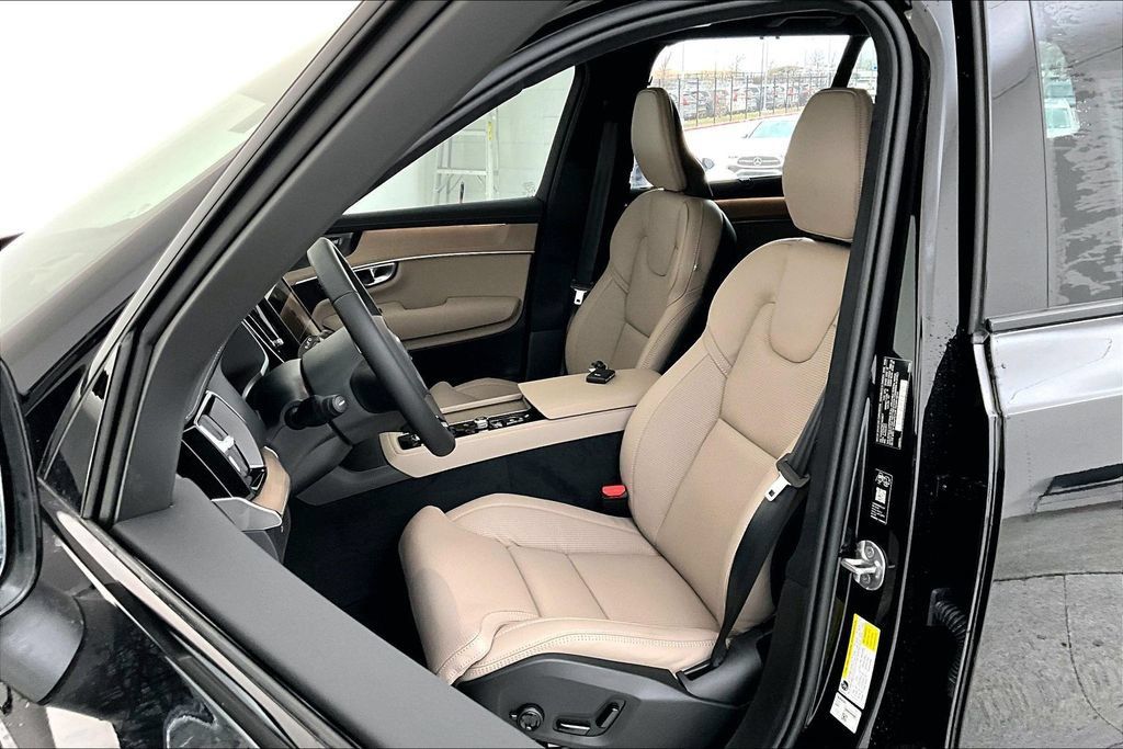 New 2026 Volvo XC90 T8 Plus w/ Protection Package Premier AWD/4WD image 21