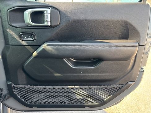 Used 2018 Jeep Wrangler Unlimited Sahara w/ Quick Order Package 24M Moab image 29