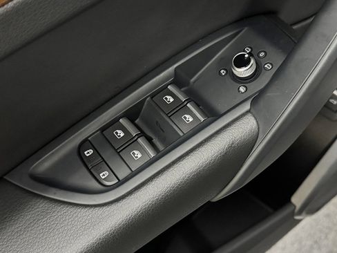 Used 2023 Audi Q5 2.0T Premium w/ Convenience Package image 13