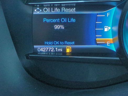 Used 2018 Ford Explorer XLT w/ Equipment Group 202A FWD image 12