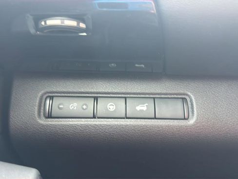 Used 2024 Nissan Pathfinder SV w/ SV Premium Package image 30