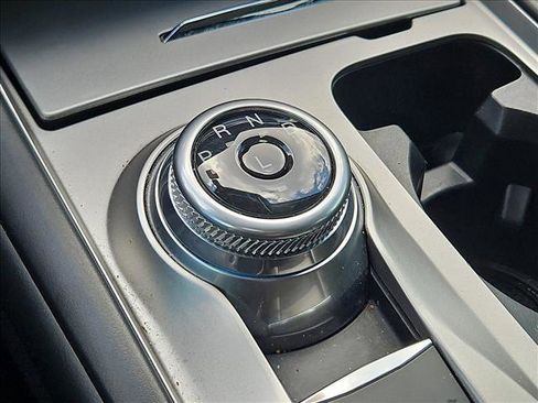 Used 2021 Ford Explorer XLT image 11