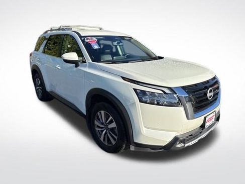 Used 2024 Nissan Pathfinder SL image 8