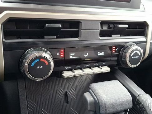 Certified 2025 Toyota Tacoma SR5 AWD/4WD image 15