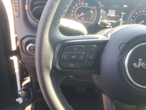 Used 2025 Jeep Gladiator Mojave w/ Safety Group image 15