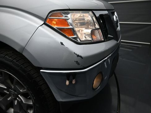 Used 2014 Nissan Frontier SL w/ SL Moonroof Package AWD/4WD image 14