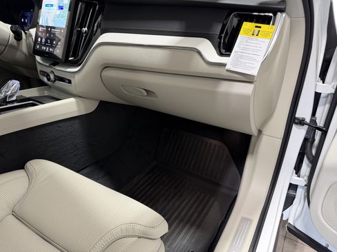 New 2026 Volvo XC60 B5 Ultra w/ Climate Package image 22