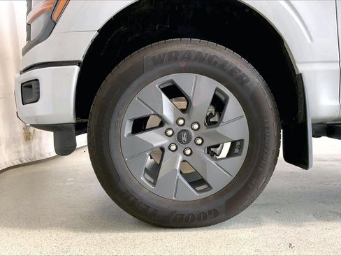 Used 2025 Ford F150 STX w/ Equipment Group 200A RWD image 6