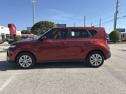 Used 2021 Kia Soul LX FWD image 2