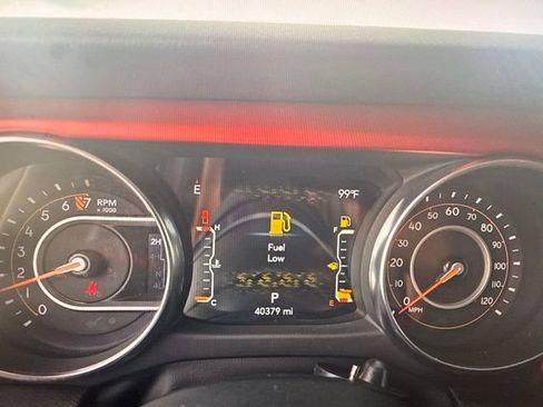 Used 2023 Jeep Gladiator Rubicon w/ LED Lighting Group AWD/4WD image 5