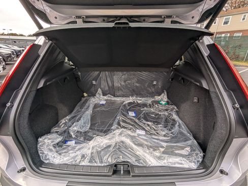 New 2026 Volvo XC40 B5 Plus w/ Protection Package Premier image 20