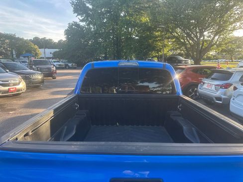 Used 2021 Toyota Tacoma TRD Off-Road w/ Technology Package AWD/4WD image 18