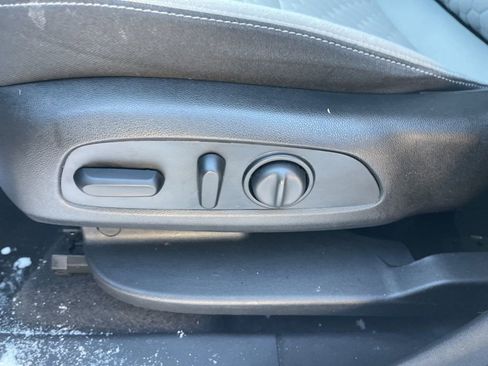 Used 2021 Chevrolet Equinox LS w/ LS Convenience Package image 17