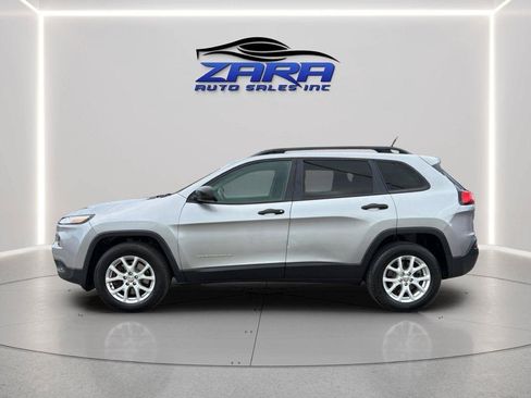 Used 2017 Jeep Cherokee Sport AWD/4WD image 4