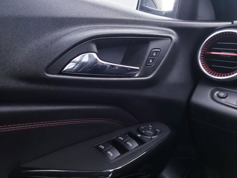 Used 2025 Chevrolet Trax RS w/ Sunroof Package image 33