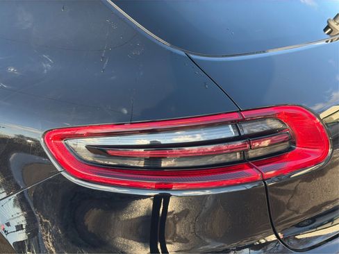 Used 2017 Porsche Macan Turbo image 29