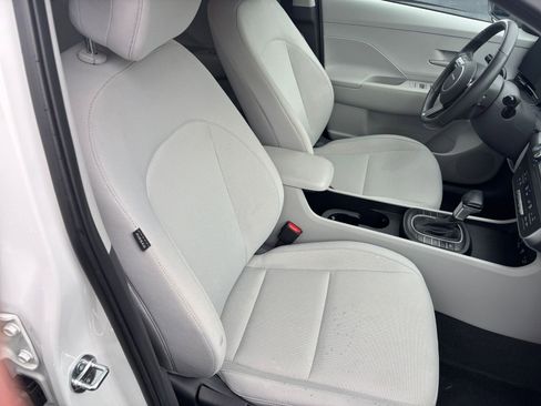 Used 2025 Hyundai Kona SEL image 37