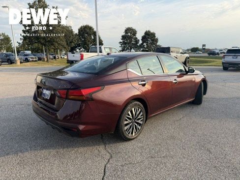 Used 2024 Nissan Altima 2.5 SV FWD image 8