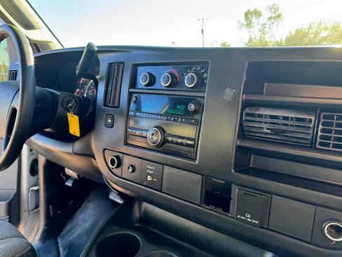 Used 2016 Chevrolet Express 2500 image 26