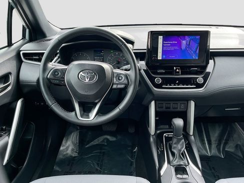 Used 2025 Toyota Corolla Cross SE image 21