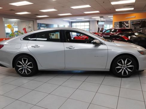 Used 2017 Chevrolet Malibu LT w/ Leather Package FWD image 13