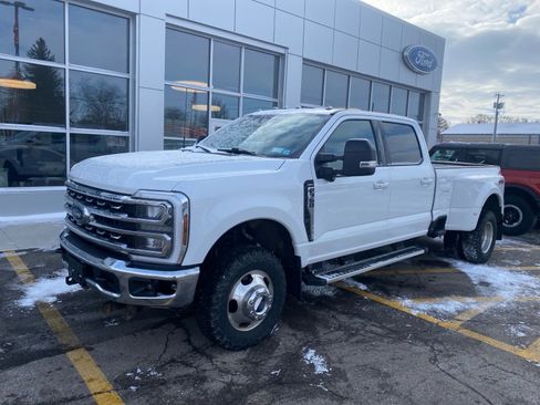Used 2024 Ford F350 Lariat image 1