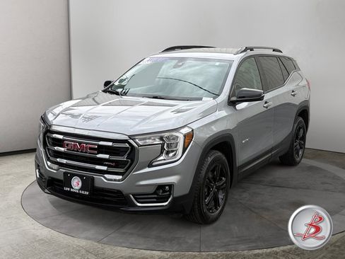 Used 2023 GMC Terrain AT4 AWD/4WD image 3