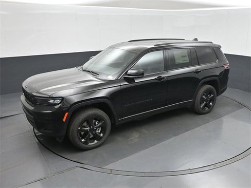 New 2025 Jeep Grand Cherokee L Altitude image 25