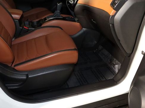 Used 2018 Nissan Rogue SL w/ Premium Package image 37