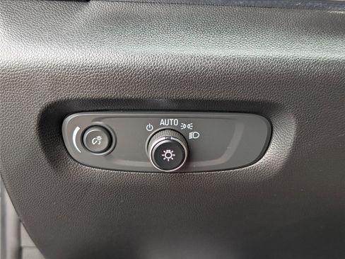 Used 2023 Chevrolet Traverse RS image 23