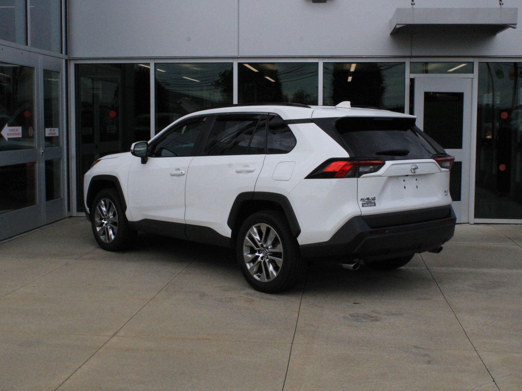 Used 2020 Toyota RAV4 XLE Premium AWD/4WD image 8