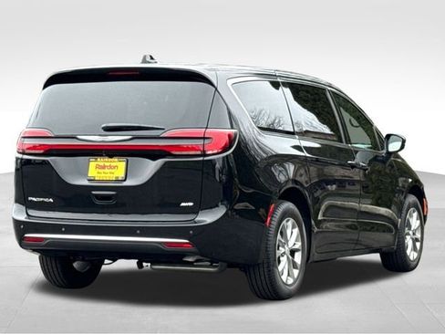 New 2026 Chrysler Pacifica Select image 6