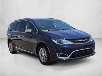 Used 2018 Chrysler Pacifica Limited FWD video 3