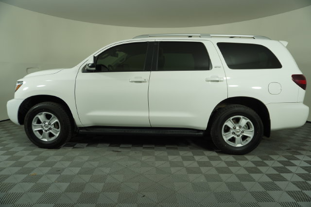 Used 2019 Toyota Sequoia SR5 AWD/4WD image 4