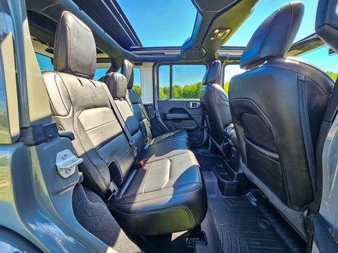 Used 2021 Jeep Wrangler Unlimited Sahara AWD/4WD image 38