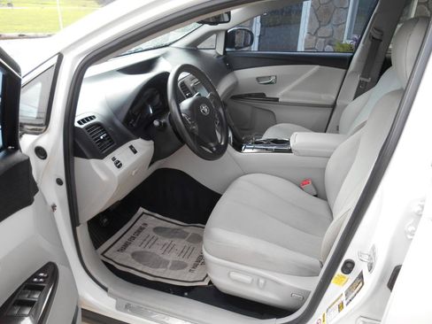 Used 2012 Toyota Venza LE AWD/4WD image 2